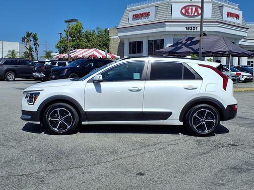Snow White Pearl 2023 Kia Niro EX