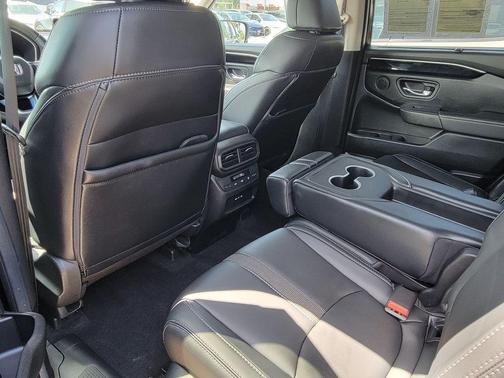 Crystal Black Pearl 2025 Honda Pilot EX-L