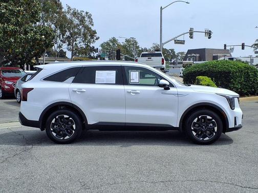 Glacial White Pearl 2025 Kia Sorento S