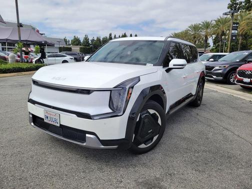 Snow White Pearl 2024 Kia EV9 Land