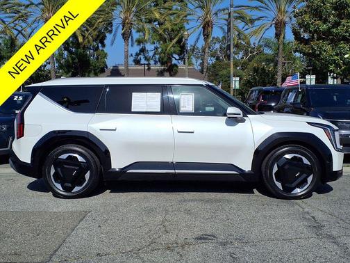 Snow White Pearl 2024 Kia EV9 Land