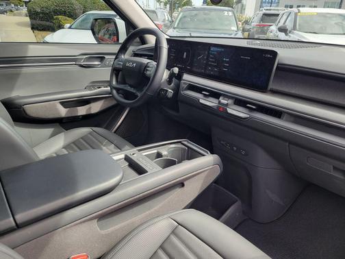 Snow White Pearl 2024 Kia EV9 Land