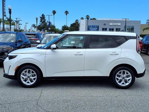 Snow White Pearl 2024 Kia Soul LX