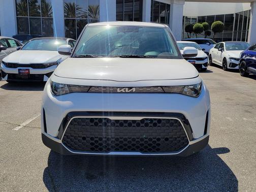 Snow White Pearl 2024 Kia Soul LX