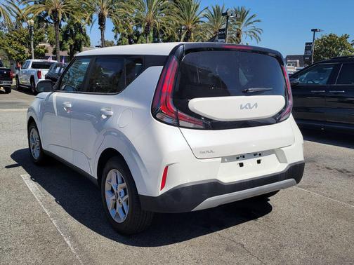 Snow White Pearl 2024 Kia Soul LX