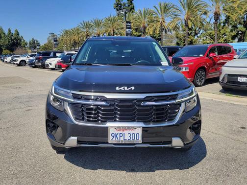 Fusion Black 2024 Kia Seltos EX