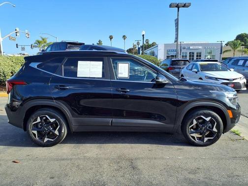 Fusion Black 2024 Kia Seltos EX