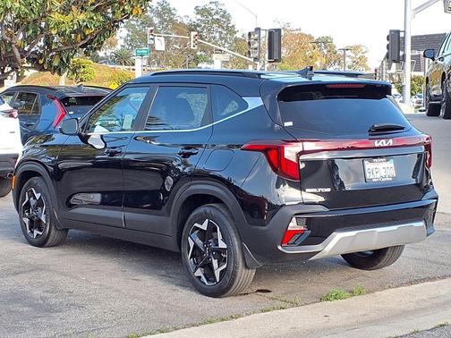 Fusion Black 2024 Kia Seltos EX