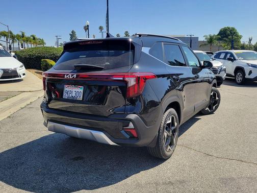 Fusion Black 2024 Kia Seltos EX
