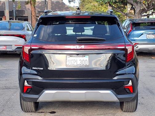 Fusion Black 2024 Kia Seltos EX