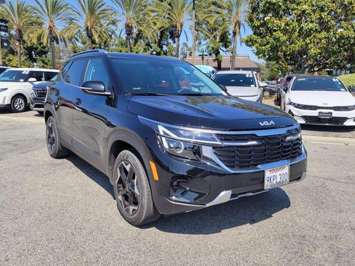 Fusion Black 2024 Kia Seltos EX