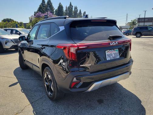 Fusion Black 2024 Kia Seltos EX