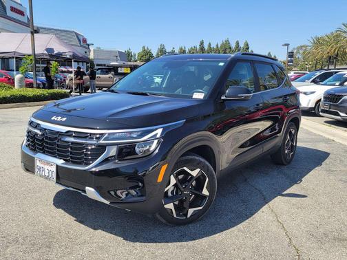 Fusion Black 2024 Kia Seltos EX