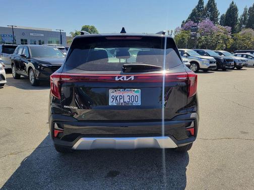 Fusion Black 2024 Kia Seltos EX