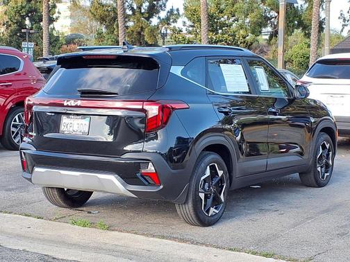 Fusion Black 2024 Kia Seltos EX