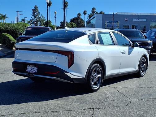 2025 Kia K4 LXS