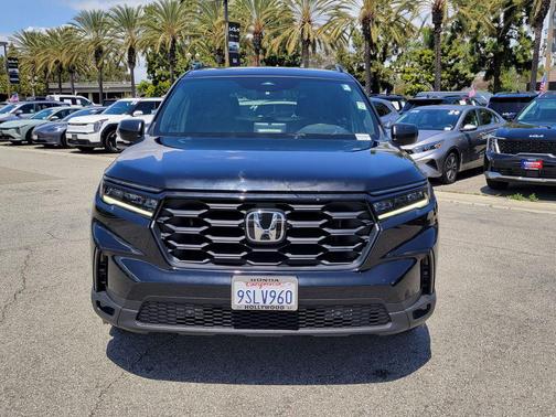 Crystal Black Pearl 2025 Honda Pilot Sport
