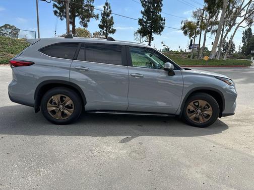 Cement 2023 Toyota Highlander Hybrid XLE