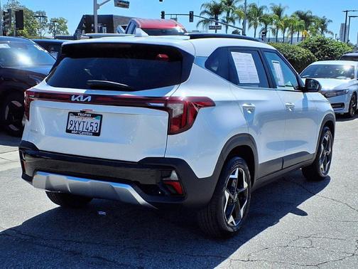 Snow White Pearl 2026 Kia Seltos EX