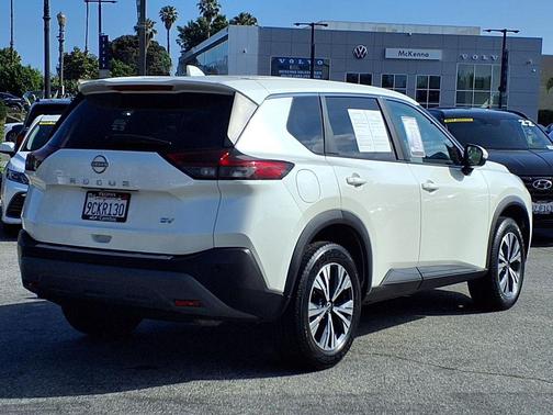Pearl White Tricoat 2022 Nissan Rogue SV