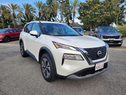 Pearl White Tricoat 2022 Nissan Rogue SV