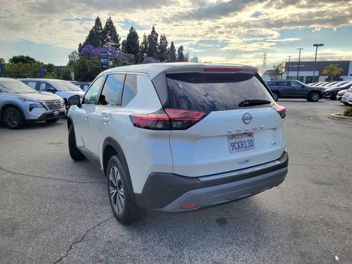 Pearl White Tricoat 2022 Nissan Rogue SV