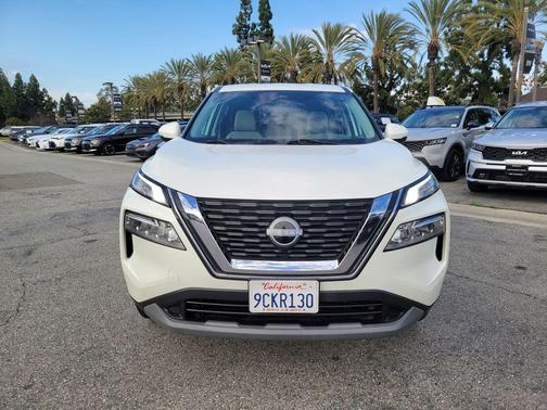 Pearl White Tricoat 2022 Nissan Rogue SV