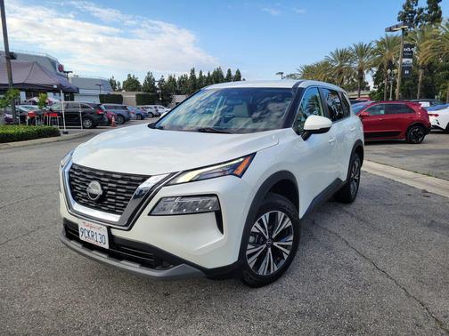 Pearl White Tricoat 2022 Nissan Rogue SV