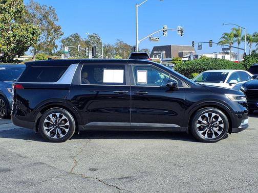 Aurora Black Pearl 2024 Kia Carnival EX