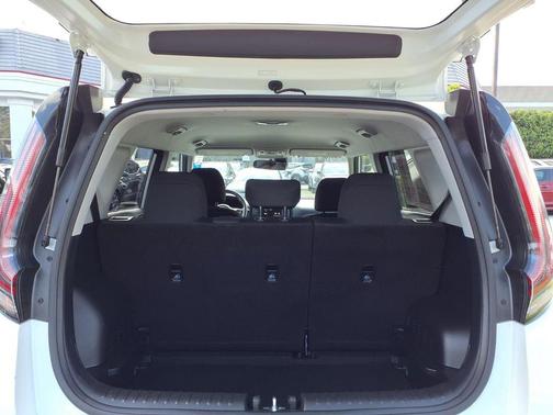 Snow White Pearl 2025 Kia Soul LX