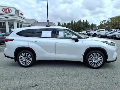 Wind Chill Pearl 2023 Toyota Highlander Platinum