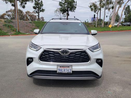 Wind Chill Pearl 2023 Toyota Highlander Platinum