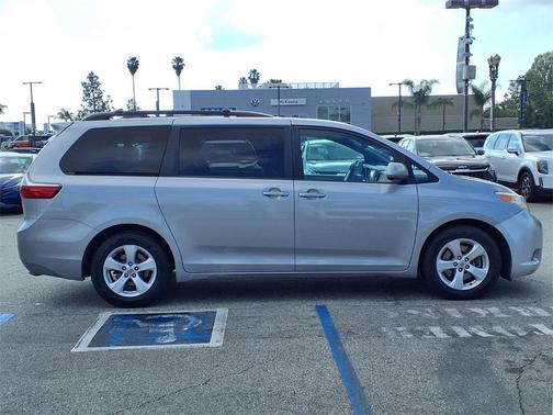 2015 Toyota Sienna LE