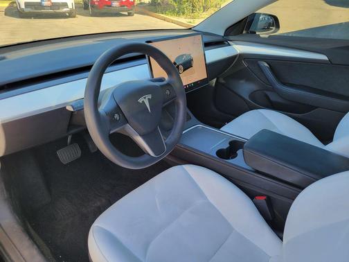 2022 Tesla Model 3 Standard Range