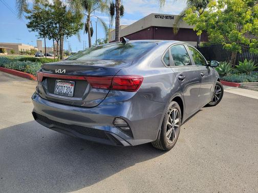 Aurora Black 2022 Kia Forte LXS