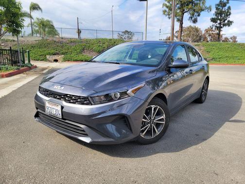 Aurora Black 2022 Kia Forte LXS