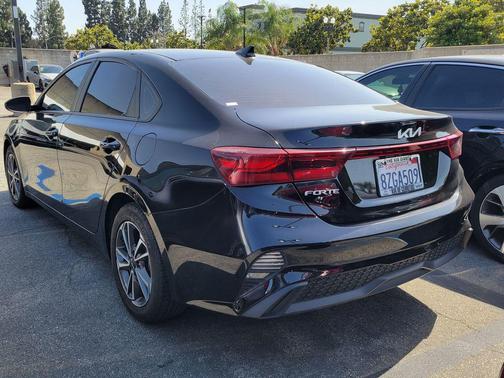 Aurora Black 2022 Kia Forte LXS