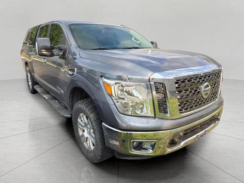 2017 Nissan Titan SV