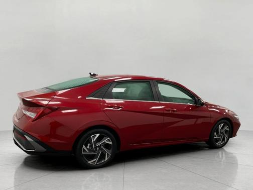 2025 Hyundai ELANTRA SEL