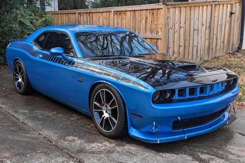 B5 Blue Pearlcoat 2016 Dodge Challenger SRT 392