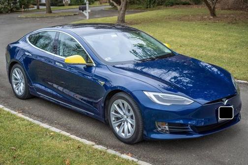 Deep Blue Metallic 2017 Tesla Model S