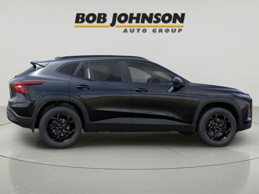 Mosaic Black Metallic 2026 Chevrolet Trax LT