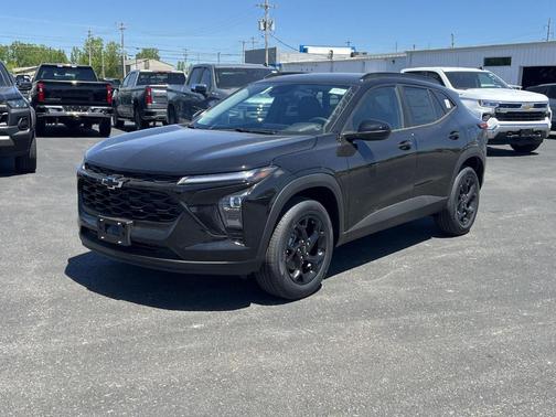 Mosaic Black Metallic 2026 Chevrolet Trax LT