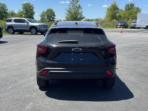 Mosaic Black Metallic 2026 Chevrolet Trax LT