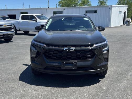 Mosaic Black Metallic 2026 Chevrolet Trax LT