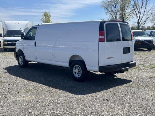 Summit White 2026 Chevrolet Express 3500 Work Van