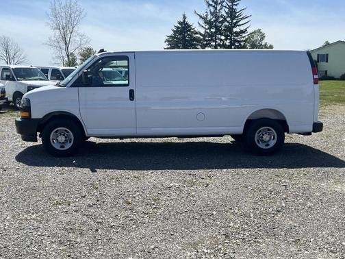 Summit White 2026 Chevrolet Express 3500 Work Van