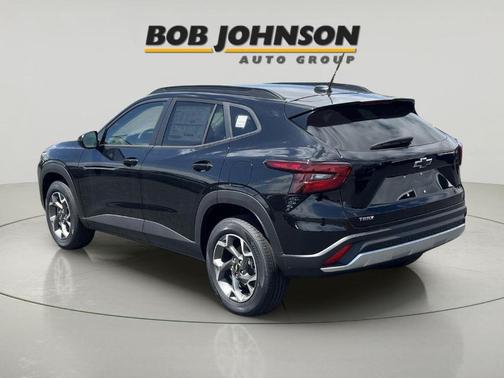 Mosaic Black Metallic 2026 Chevrolet Trax LT