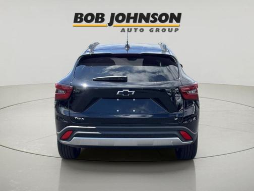 Mosaic Black Metallic 2026 Chevrolet Trax LT