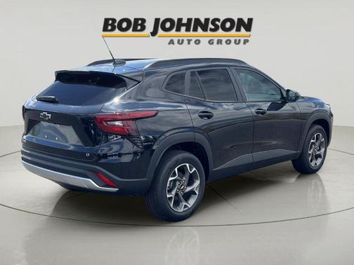 Mosaic Black Metallic 2026 Chevrolet Trax LT